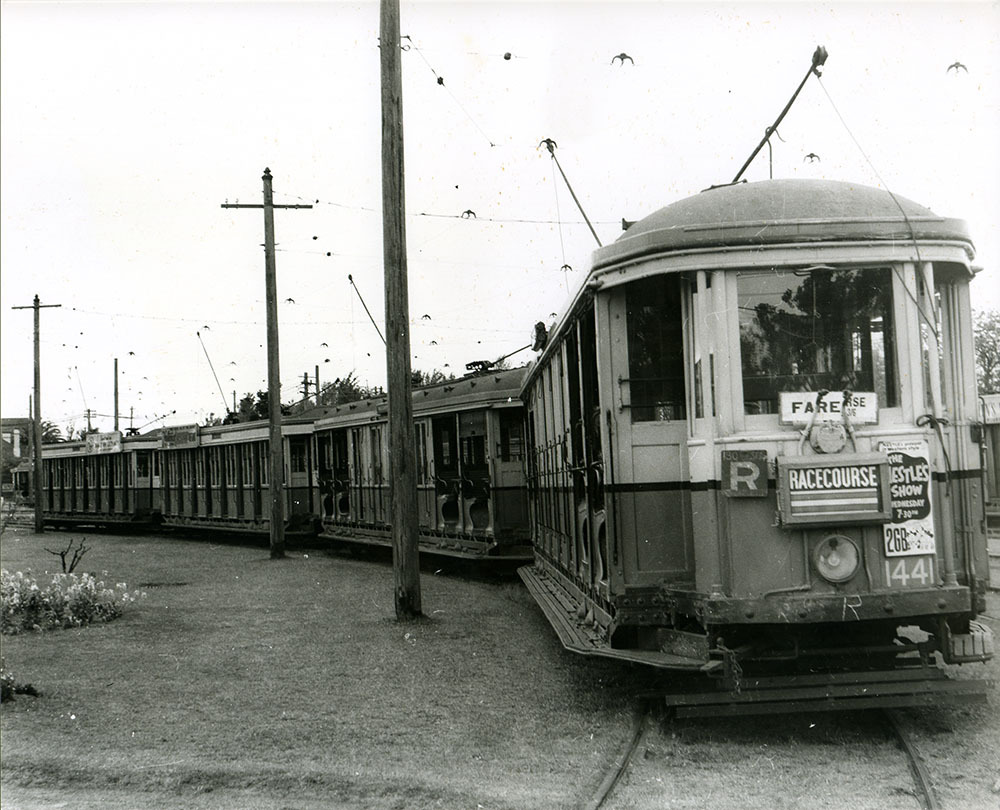 4 Carriage Tram