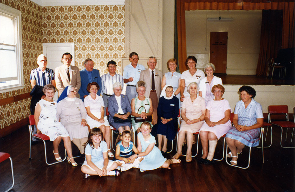 Bob Carr with members of the Malabar Branch of Walkabout