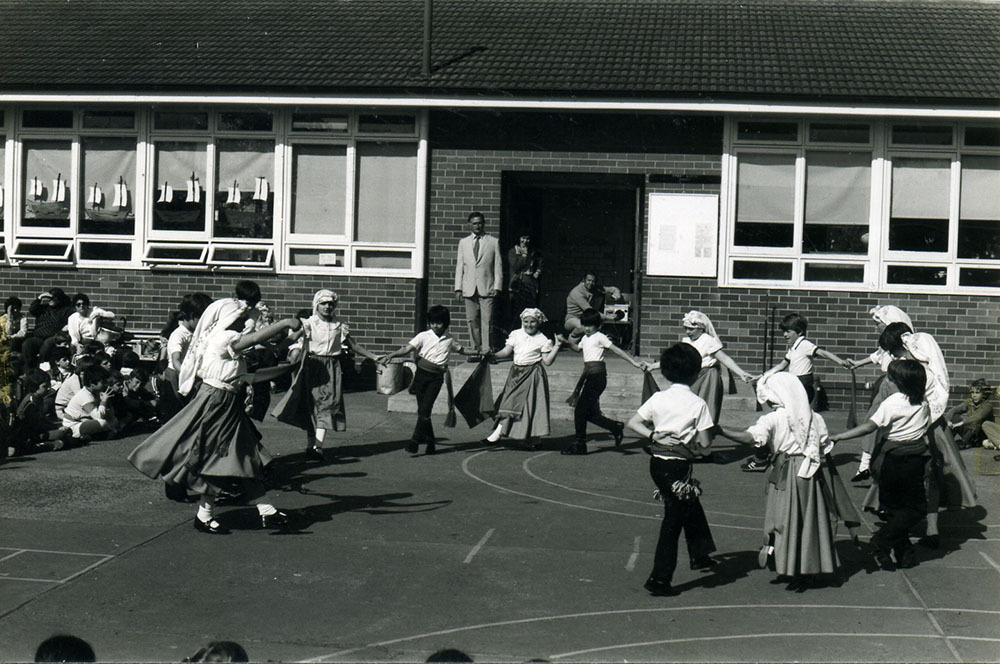 Greek dance at Maroubra Junction Primary School