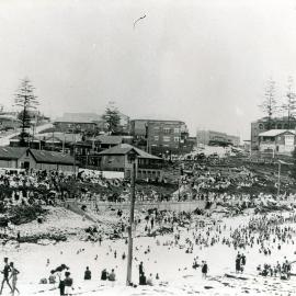 Clovelly Beach with Clovelly Hotel in the background