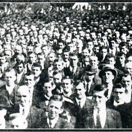 6,000 tramway men meet in the Domain