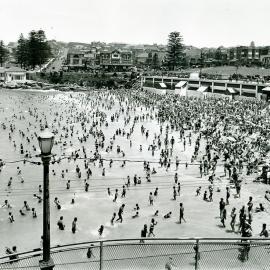 Coogee Beach looking south from the pier