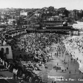 Crowded Coogee Beach looking north