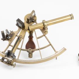 Brass sextant with accessories in oak box 