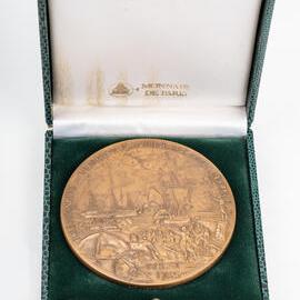 Commemorative medallion for the bicentennial departure of L'Astrolabe and La Boussole from Brest