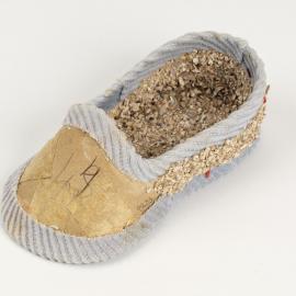 Unfinished Single shellwork baby shoe