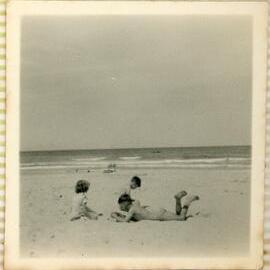 Play in the sand at Maroubra Beach