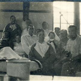 Group of soldiers and nurses in a hospital c. 1914-1918