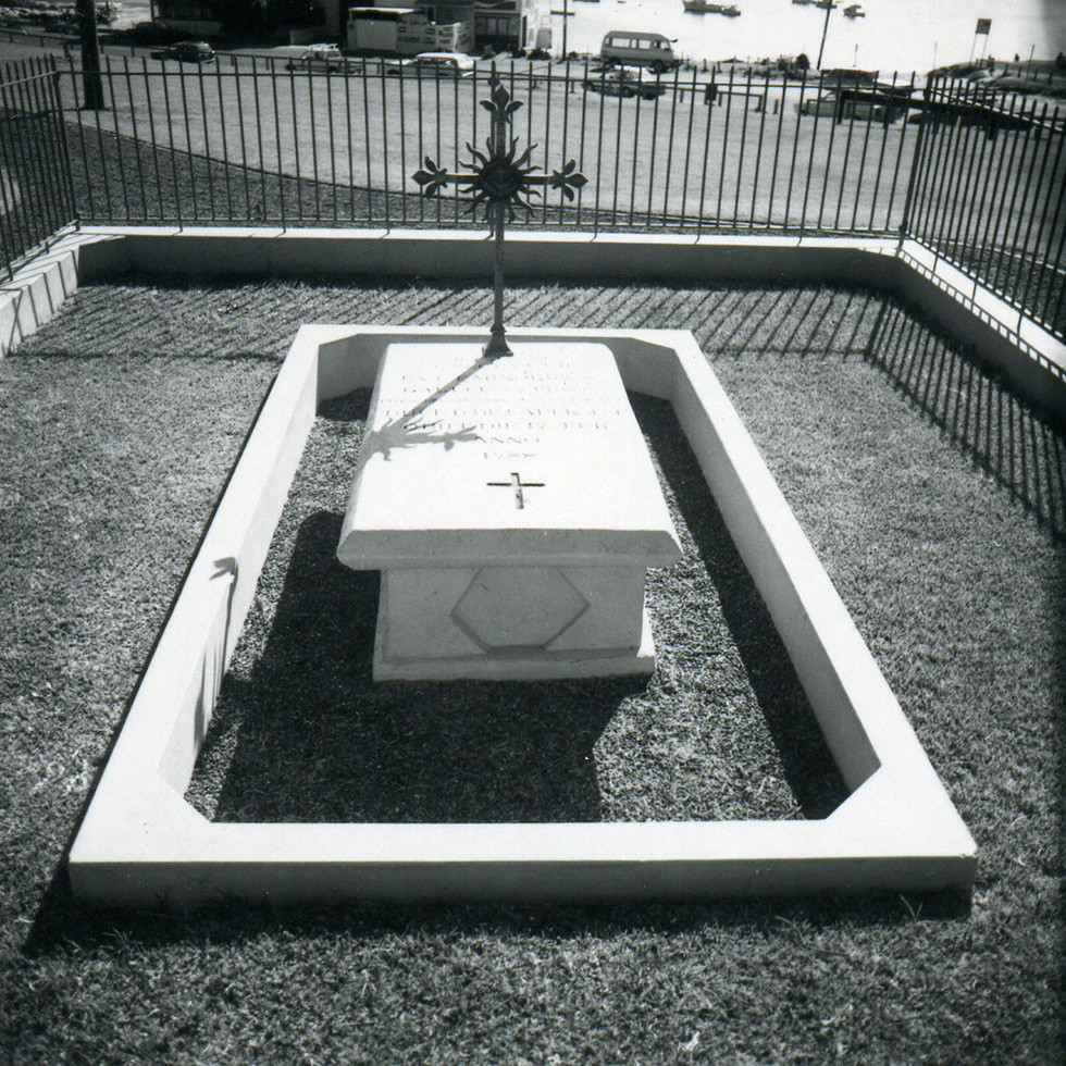 Pere Receveurs Tomb