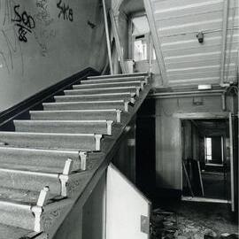 174 Avoca Street, Randwick: inside stairs  (Photo 12/12)