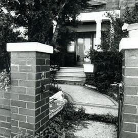 172 Avoca Street, Randwick: front gate and path (Photo 6/19)