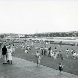 Council's first Easter Festival - Race Day at Randwick Racecourse 1980 (photo 6)