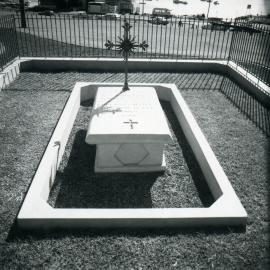 Tomb of Pere Receveur