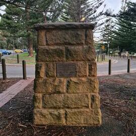 Reverse of the Captain Arthur Phillip Monument