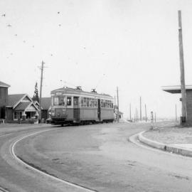 Tram turning into Maroubra Road from Mons Avenue