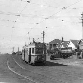 Tram on Mons Avenue