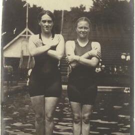 Fanny Durack and Mina Wylie