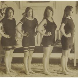 Mina Wylie and 3 female swimmers