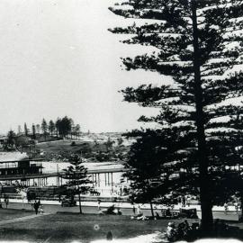 Panorama of Coogee Beach facing north 3/4