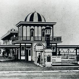 Entrance to Coogee Ocean Pier